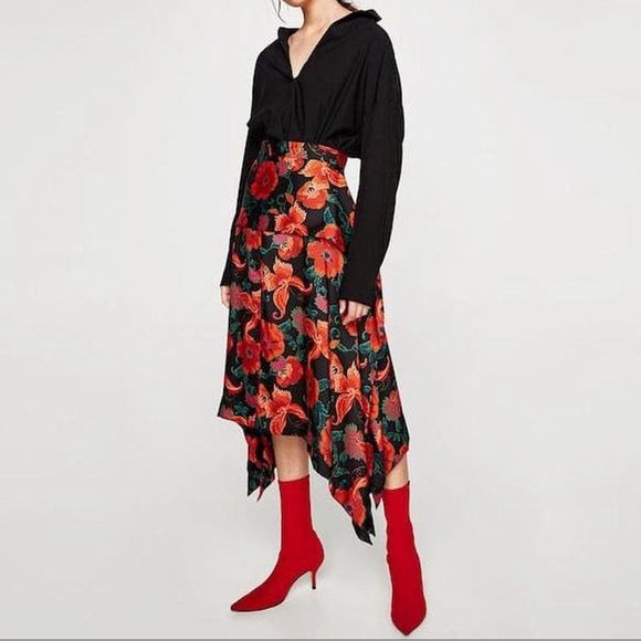 Zara | Floral Print Flowing Satin Midi Skirt size medium - Picture 2 of 11